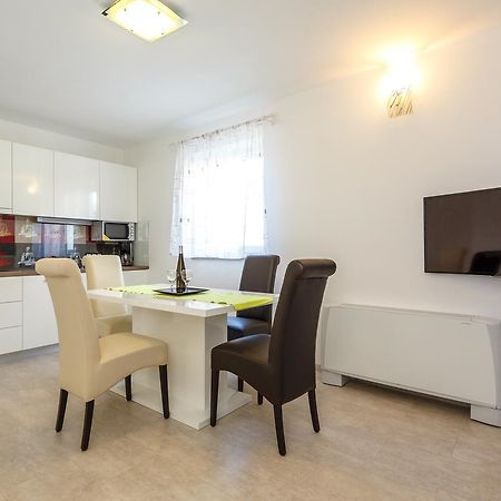 Apartments Vlado Krk Town Exterior photo