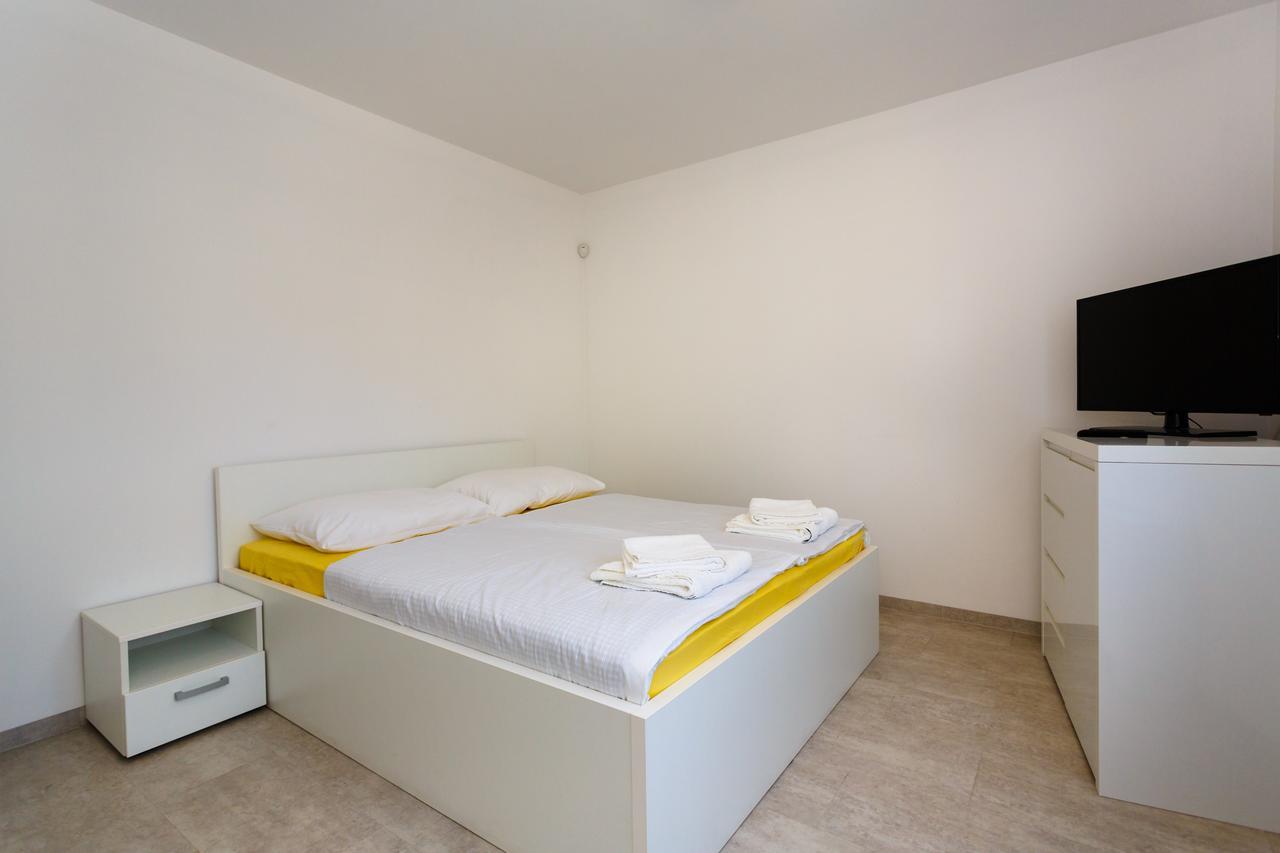Apartments Vlado Krk Town Exterior photo