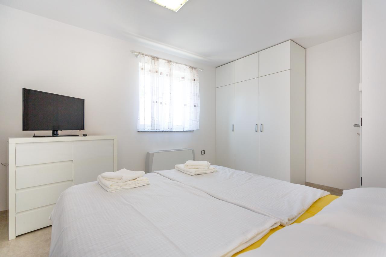 Apartments Vlado Krk Town Exterior photo