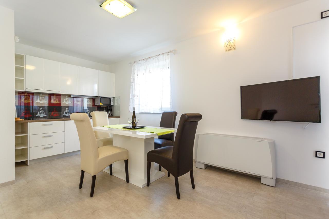 Apartments Vlado Krk Town Exterior photo
