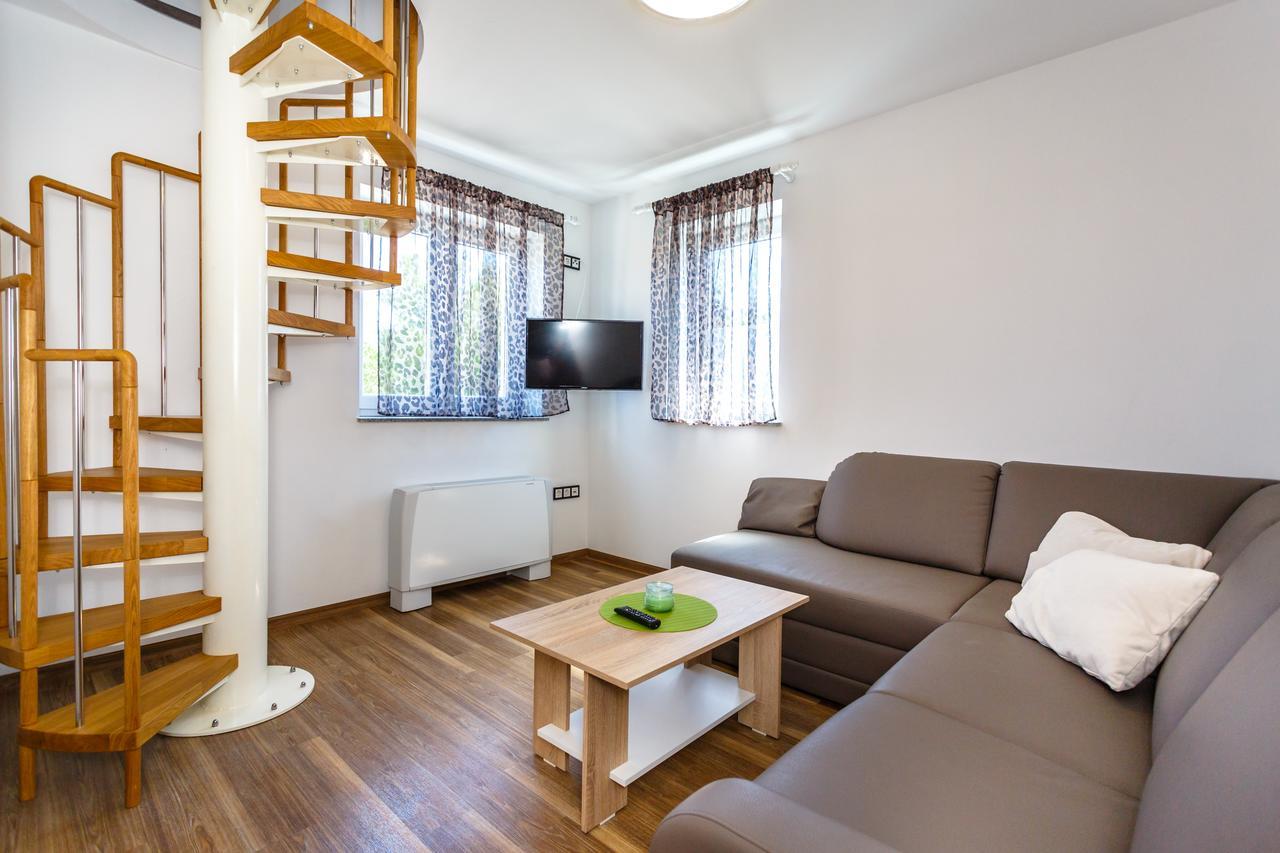 Apartments Vlado Krk Town Exterior photo
