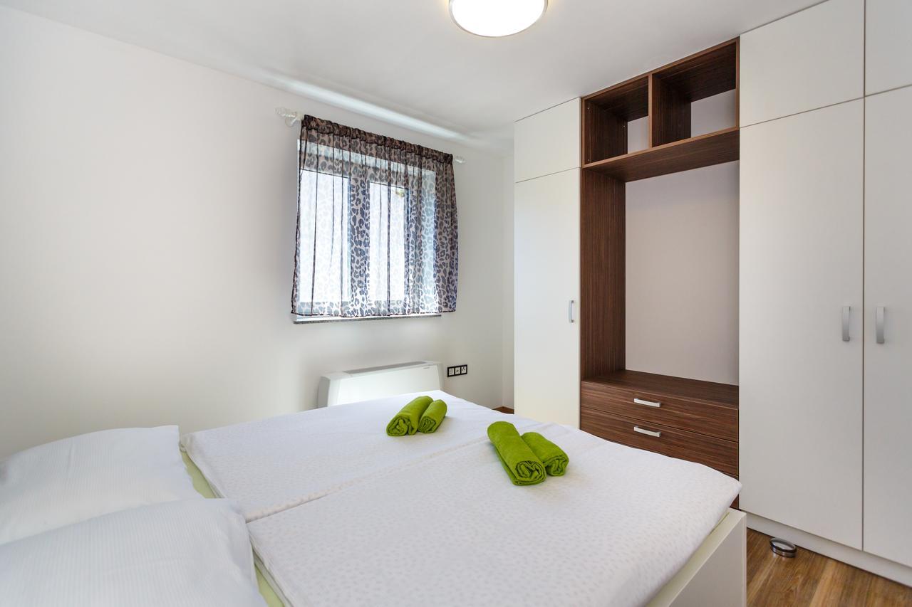 Apartments Vlado Krk Town Exterior photo