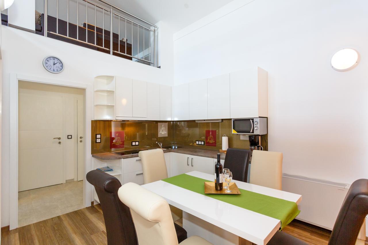 Apartments Vlado Krk Town Exterior photo