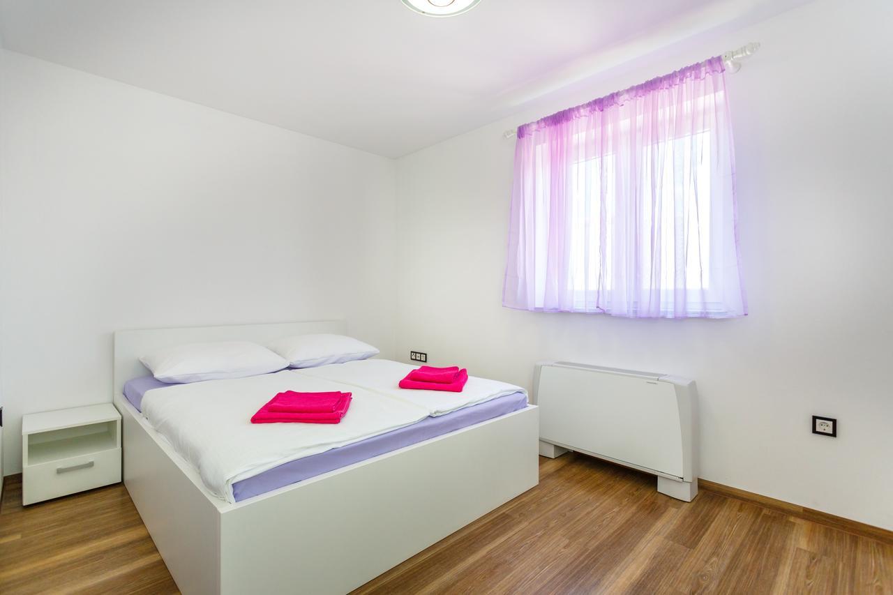 Apartments Vlado Krk Town Exterior photo